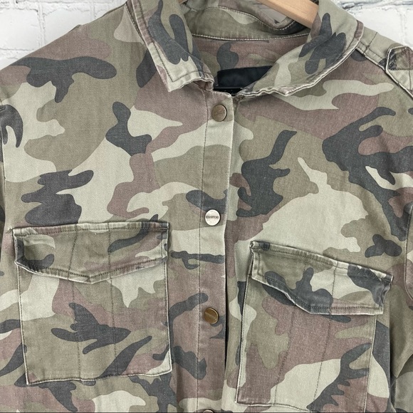 SANCTUARY Crafted & Tailored Camo Snap Front Jacket size Medium - Picture 3 of 9
